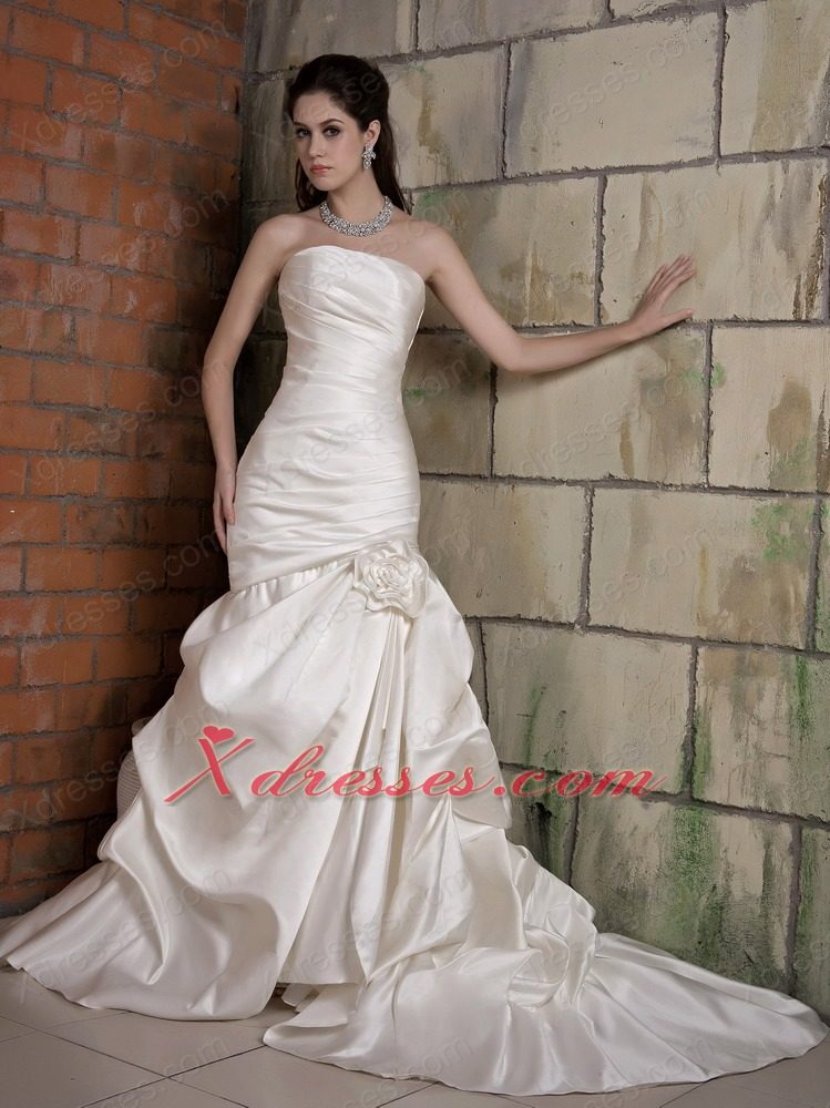 Fashionbale Mermaid Strapless Chapel Train Taffeta Hand Made Flower Wedding Dress