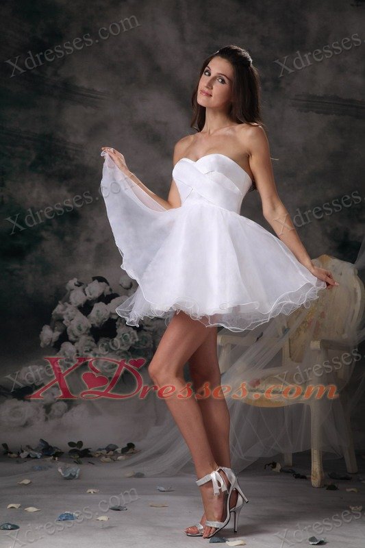 White A-line Sweetheart Mini-length Organza Dama Dresses for Quinceanera