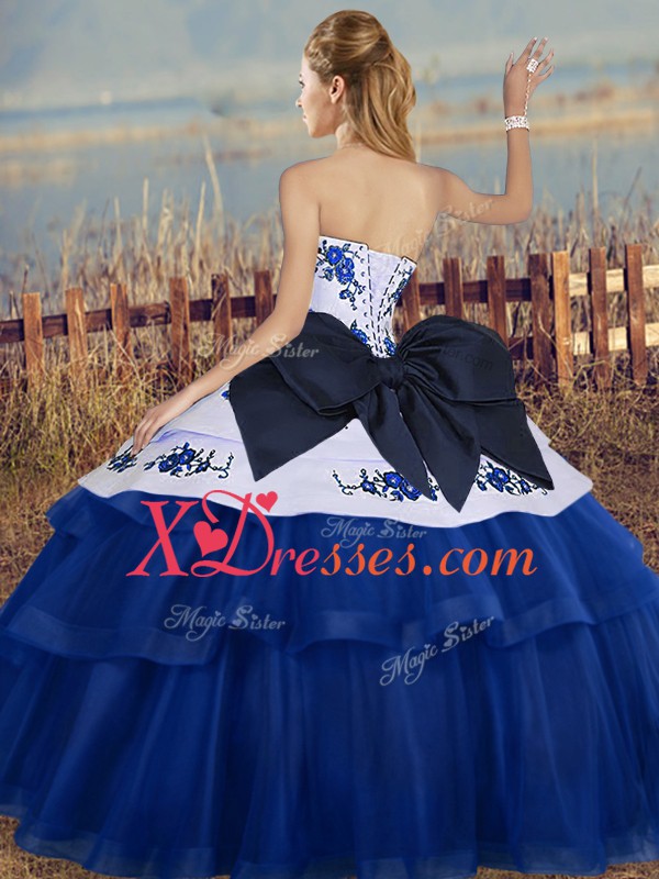  Royal Blue Ball Gowns Embroidery and Bowknot 15th Birthday Dress Lace Up Tulle Sleeveless Floor Length