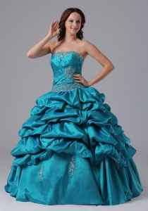 2019 Ball Gown Pick-ups Quinceanera Dress With Beading and Ruch