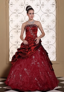 Modest Appliques Decorate Quinceanera Dress For 2019 Strapless Beauty Wine Red Gown