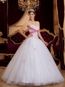 White A-line / Princess Sweetheart Floor-length Appliques Tulle Quinceanera Dress