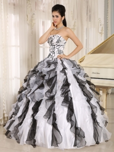 2019 Multi-color Embroidery Ruffles Quinceanera Gowns With Strapless