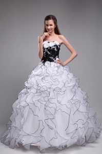 White Ball Gown Sweetheart Floor-length Organza Appliques and Ruffles Quinceanera Dress