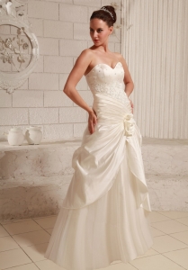 Fashionable Sweetheart A-line Wedding Dress With Ruch and Beading Hand Made Flower Taffeta