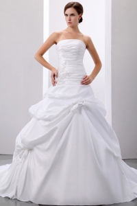 Simple Strapless Pick-ups and Appliques Wedding Dress With Taffeta For Wedding Party
