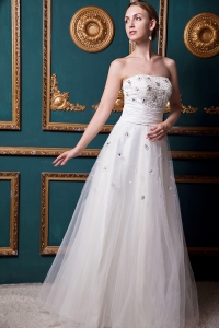 Beautiful A-line Strapless Floor-length Tulle and Taffeta Beading Wedding Dress