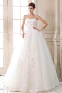 Sweet A-line Sweetheart Floor-length Tulle Beading and Appliques Wedding Dress