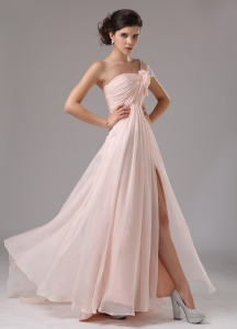 Light Pink One Shoulder and Hande Made Flowers For 2019 Prom Dress Custom Made