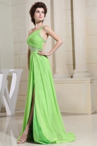 Spring Green Prom Dress With High Slit One Shoulder and Beading Ruch