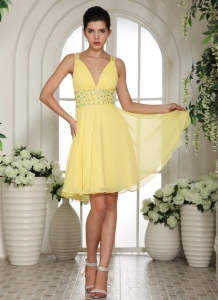 Light Yellow V-neck Cocktail Holiday Dresses With Beaded Decorate Mini-length