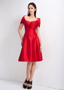 Red A-line Sweetheart Knee-legnth Taffeta Dama Dresses for Quinceanera