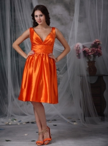 Orange Red Column V-neck Knee-length Taffeta Ruch Dama Dresses for Quinceanera