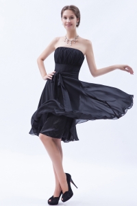 A-line / Princess Strapless Knee-length Chiffon Bow Dama Dresses for Quinceanera