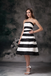Black and White A-line Strapless Knee-length Satin Beading Dama Dresses for Quinceanera