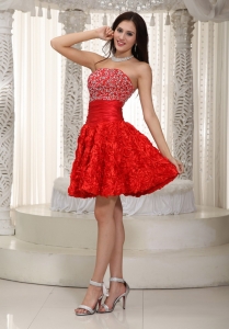 Red A-line / Princess Stpapless Mini-length Fabric With Rolling Flower Beading Cocktail Graduation Dresses