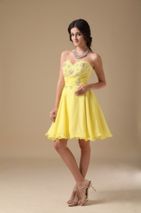 Yellow A-line Sweetheart Mini-length Chiffon Beading Cocktail Graduation Dresses