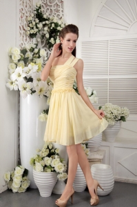 Light Yellow Empire Asymmetrical Short Chiffon Pleat Dama Dresses for Quinceanera