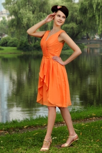 Orange Empire V-neck Knee-length Chiffon Ruch Dama Dresses for Quinceanera
