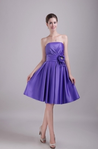 Purple A-line / Princess Strapless Knee-length Satin Handle-made Flower Dama Dresses for Quinceanera