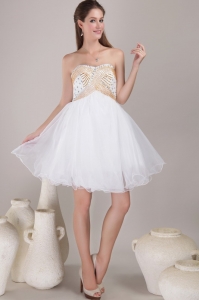 White A-line / Princess Sweetheart Knee-length Organza Beading Cocktail Graduation Dresses