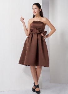 Brown A-line Strapless Knee-length Satin Bow Graduation Cocktail Dress