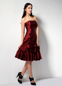 Burgundy A-line Strapless Knee-length Taffeta Pick-ups Graduation Cocktail Dress