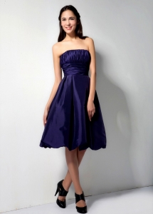 Purple A-Line / Princess Strapless Knee-length Taffeta Ruch Graduation Homecoming Dresses