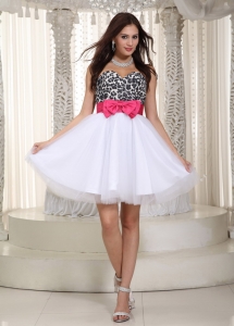 White A-line Sweetheart Knee-length Leopard and Tulle Bow Holiday Graduation Dresses