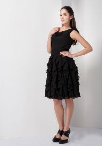 Black A-line V-neck Knee-length Chiffon Ruffles Little Black/Homecoming Dresses