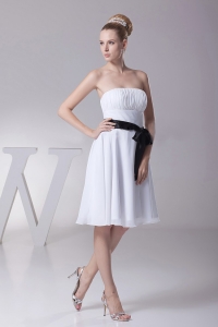 Black Sashes / Ribbons Strapless Chiffon White A-Line Knee-length Bridesmaid Dress