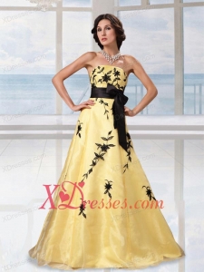 Pretty A Line Yellow Strapless Prom Dress with Appliques