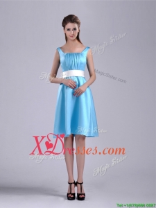 Simple Belted and Ruched Aqua Blue Dama Dress in Knee Length