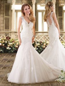 Sleeveless Brush Train Clasp Handle Lace Bridal Gown