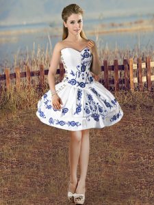 Clearance Mini Length Lace Up Cocktail Dresses White for Prom and Party with Embroidery