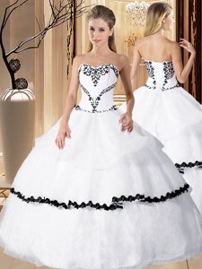 Hot Sale Sweetheart Sleeveless Lace Up Quince Ball Gowns White Organza